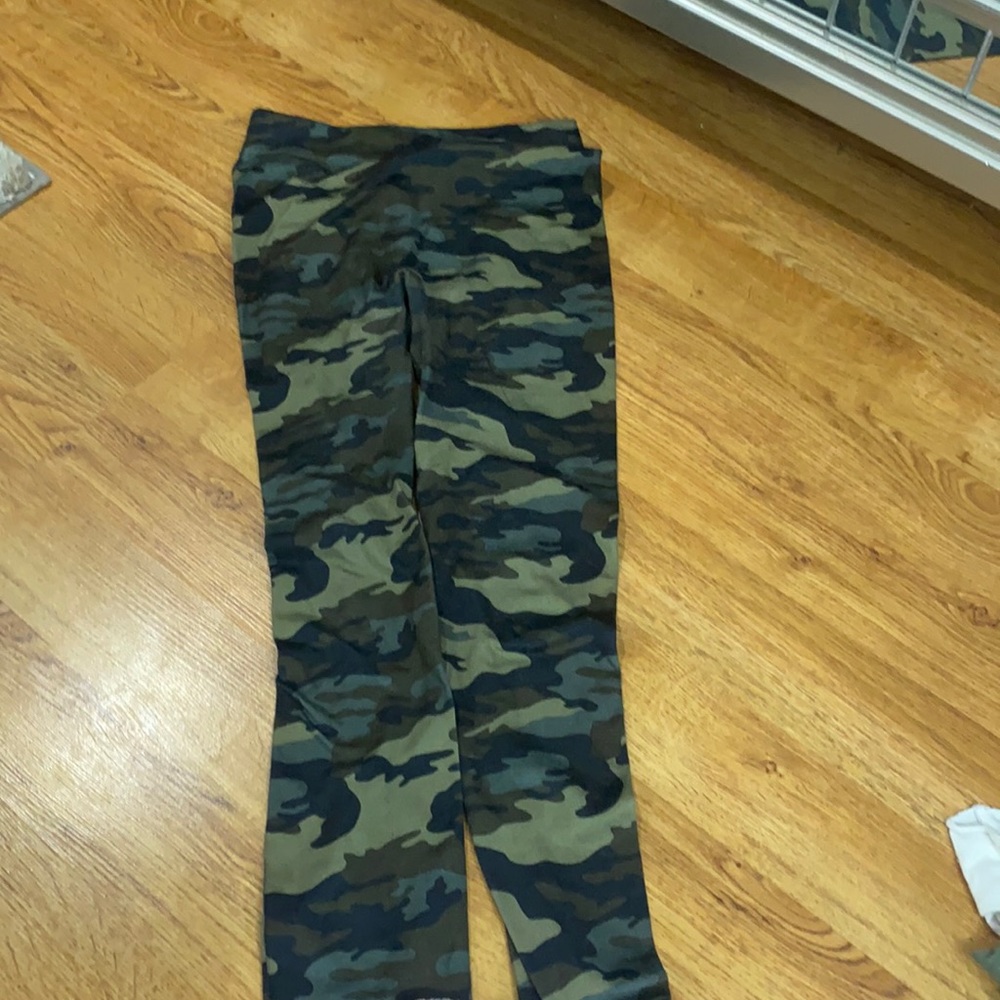 camo leggins from rue 21. fleeced inside